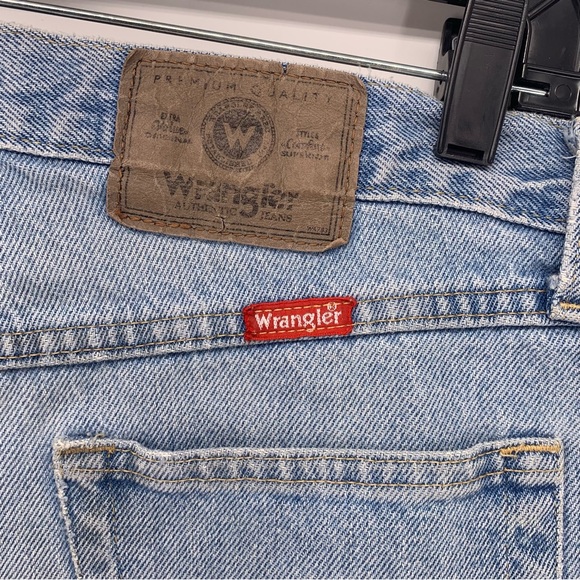 Wrangler Cut Off High Rise Jean Shorts Size 10/12 - Picture 4 of 5